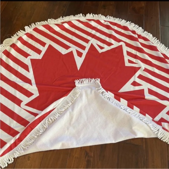 Round Canadiana beach towel with fringe - Picture 2 of 6